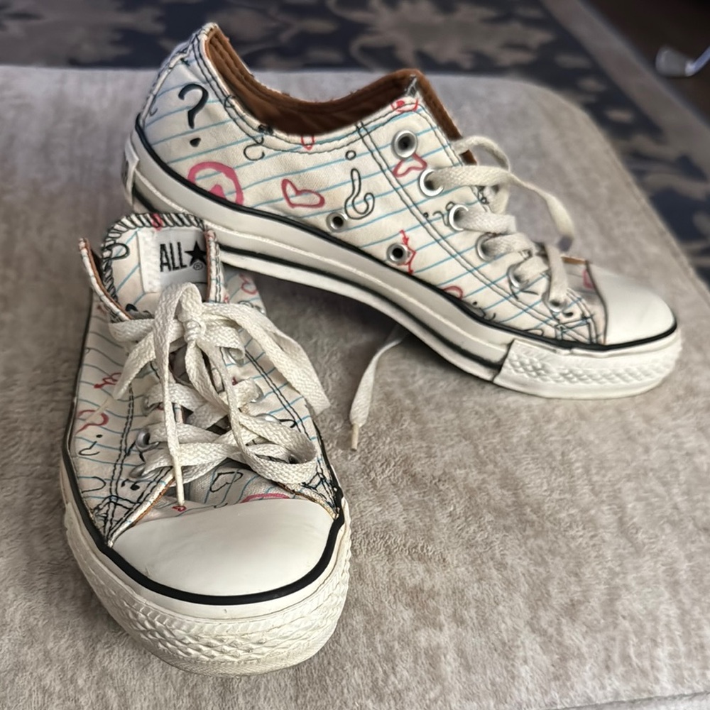 Vintage Converse All Stars in notebook doodle pattern (men 6, wmn 8, EUR 39)